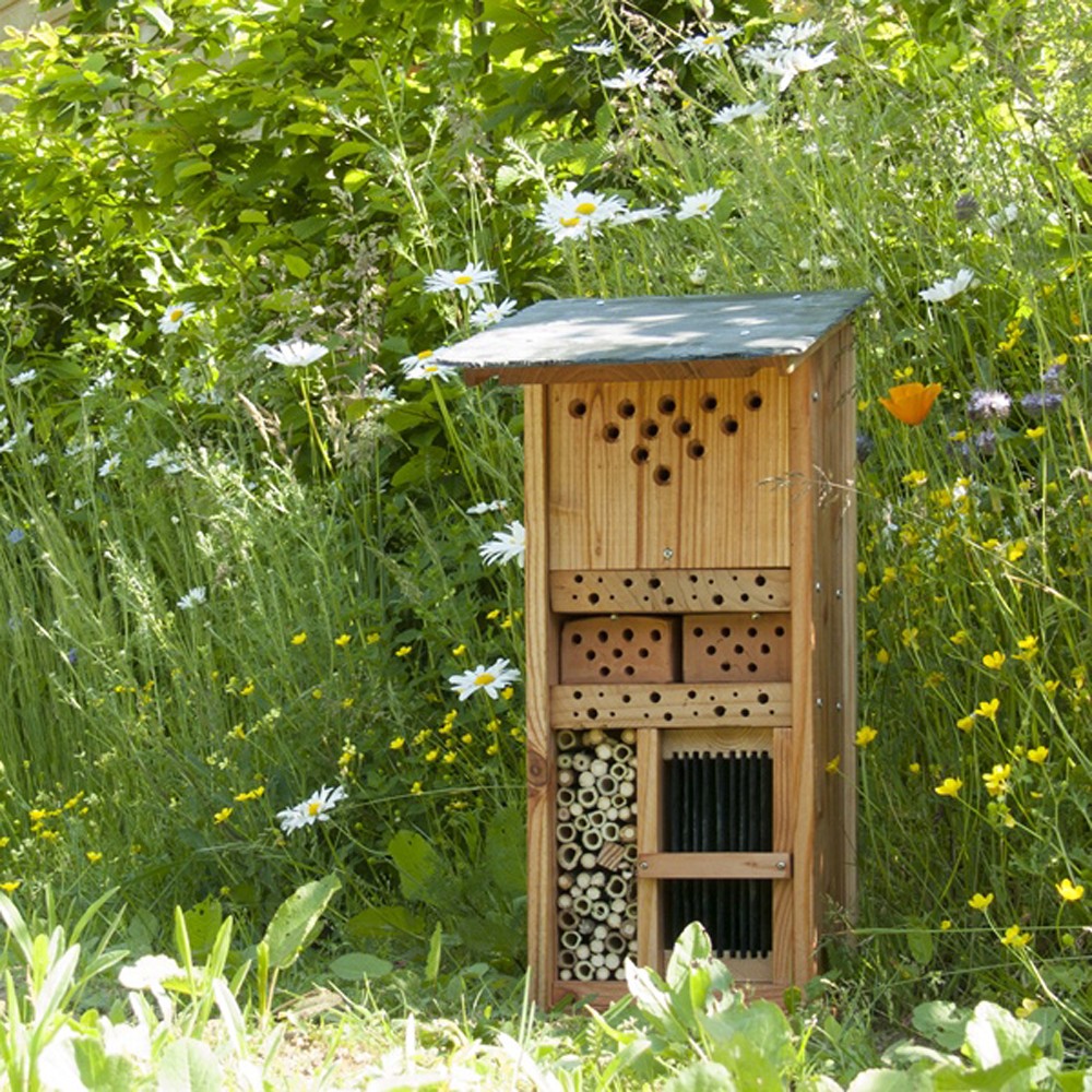 https://www.jardin-biodiversite.com/830/hotel-a-insectes-auxiliaires-et-pollinisateurs.jpg